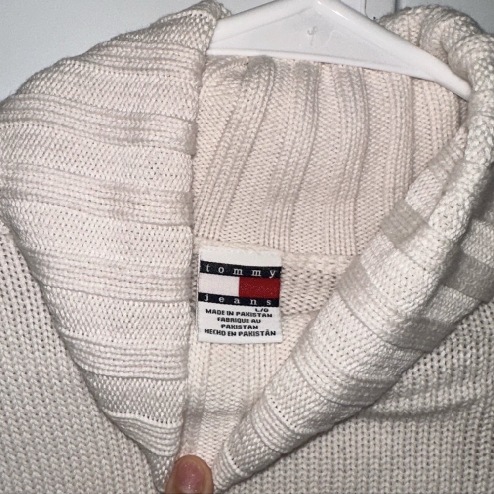 VINTAGE Tommy Hilfiger Cropped Sweater with Iconic TH Colorway Accents - Picture 4 of 7